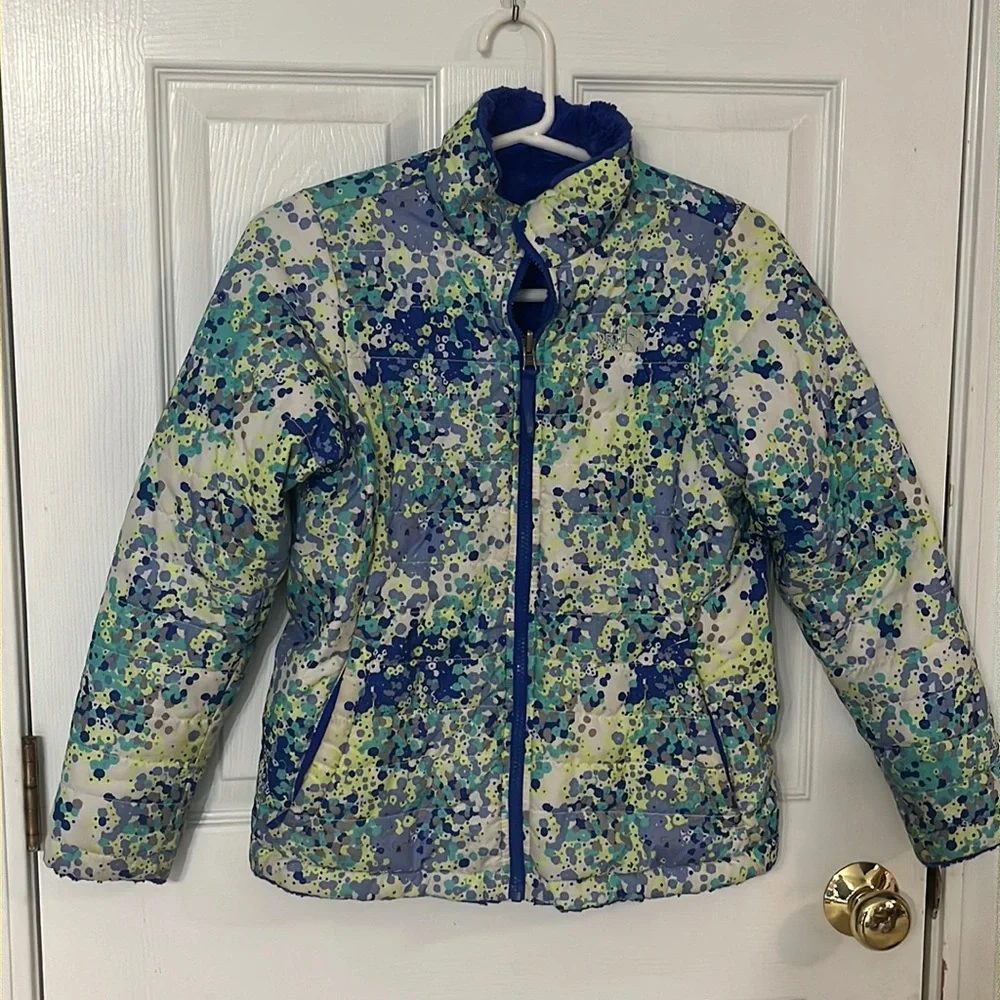 Girls The north face reversible blue splattered jacket